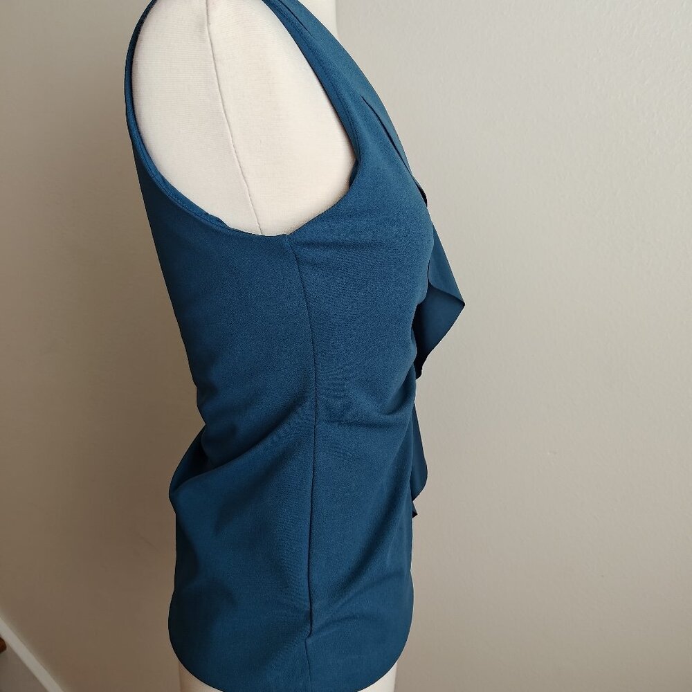 WHBM - Sz. XXS - Asymmetric Ruffle Shell - Picture 3 of 8